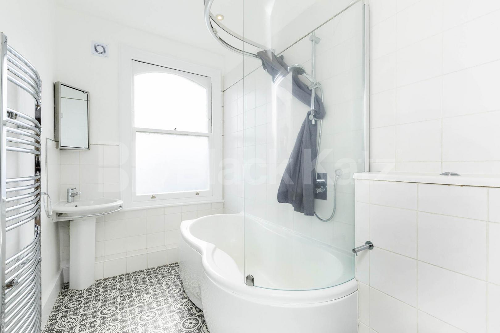 Beautiful three double bedroom flat set in a period conversion mins to tube Marlborough Road, Upper Holloway